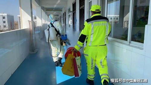 邳州公益順風(fēng)車救援隊(duì)走進(jìn)華山路小學(xué)開展義務(wù)消殺服務(wù)